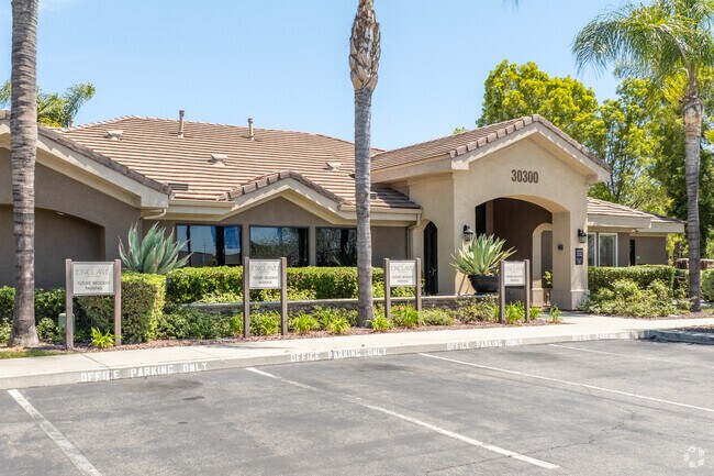 Oficina de arrendamiento - The Enclave at Menifee