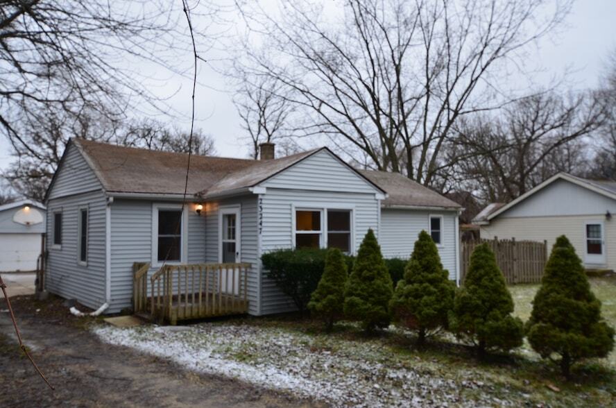 Primary Photo - 23247 W N Lakewood Ln