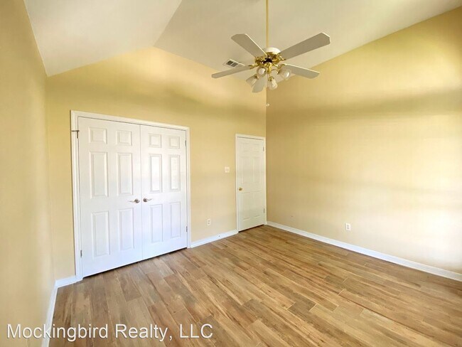 Building Photo - 3 br, 2 bath House - 6014 Sandalwood Dr