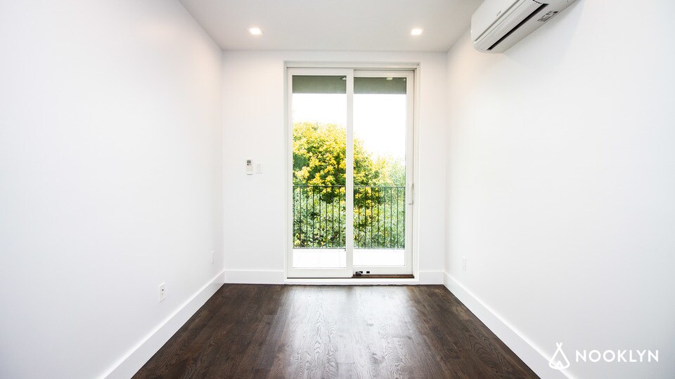 Primary Photo - 495 St Johns Pl