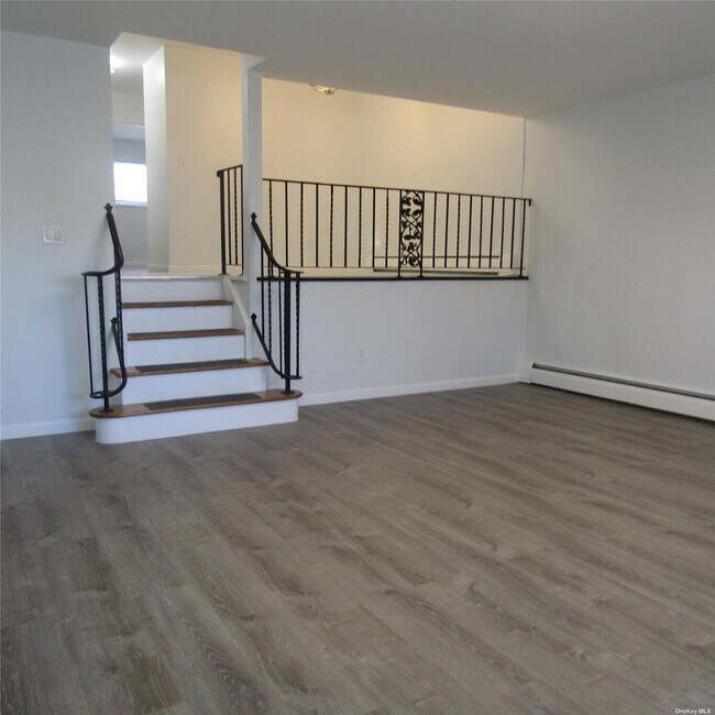 Building Photo - 34-10 Brookside St