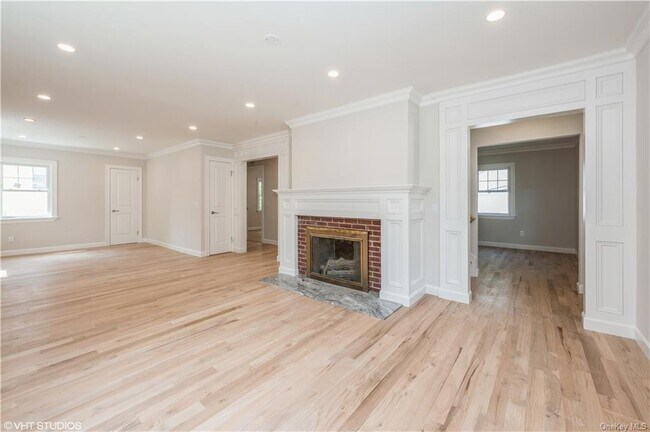 Building Photo - 705 Hall St