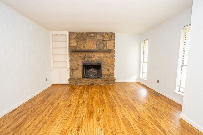 Building Photo - Beautiful 3 Bed 2 Bath home!