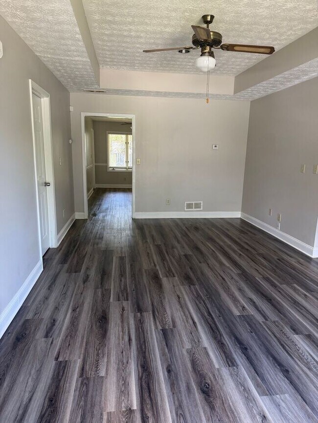 Photo - Cozy 3 bedroom 2 bath ranch duplex! House