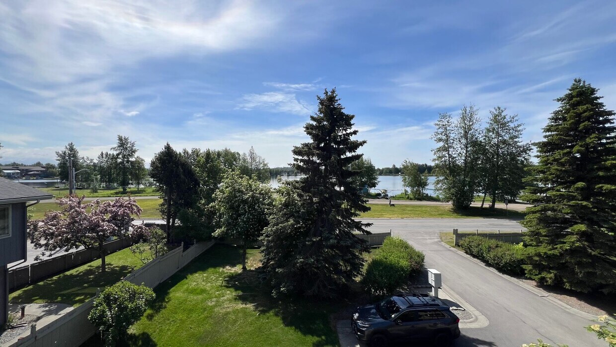 Primary Photo - Bright 2 Bed / 2 Bath Condo with views of ...