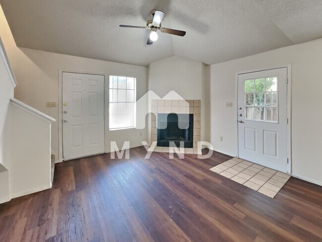 Building Photo - 2214 Creekside Ln Unit C