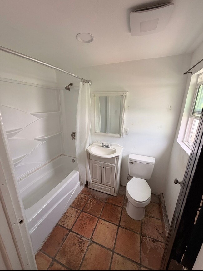 Building Photo - 10614 Shellyfield Rd