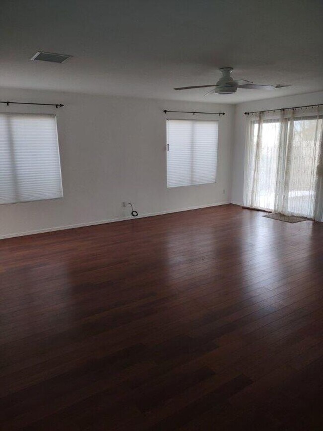 Foto del edificio - 11438 W Virginia Ave