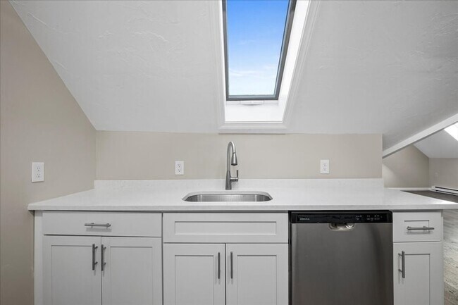 Foto del edificio - 15 Clearview Ave