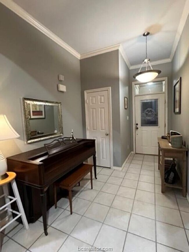 Foto del edificio - JANUARY MOVE IN!!!  Gorgeous 4 Bedroom 2 B...