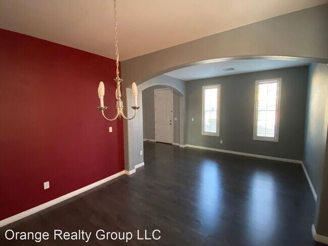 Building Photo - 4 br, 2.5 bath House - 10331 Kadumba St.