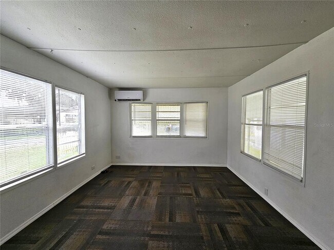 Foto del edificio - 503 Longfellow Blvd