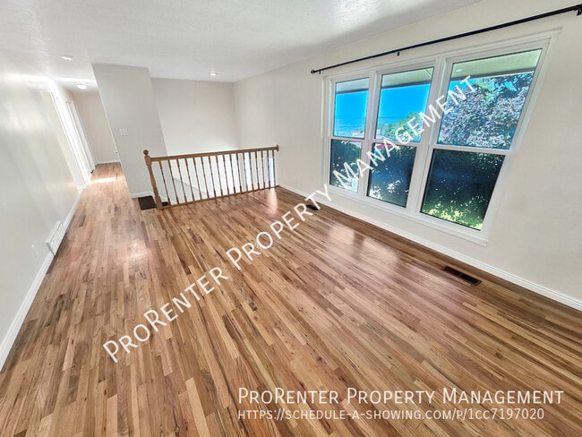 Building Photo - 1094 Beverly Way