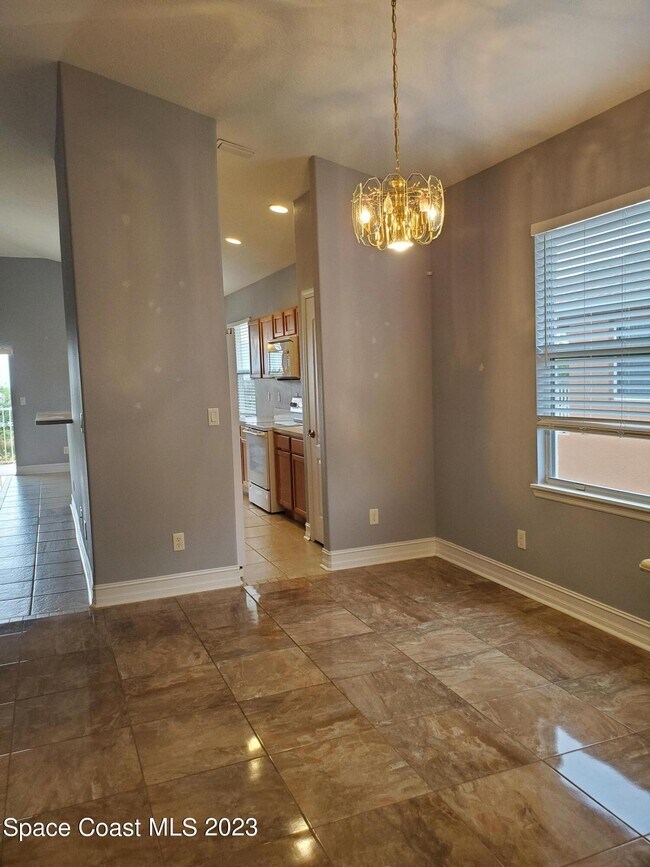 Building Photo - 1045 Venetian Dr