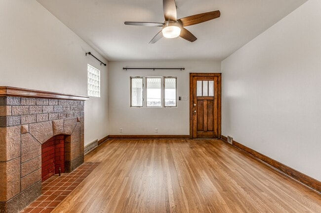 Building Photo - Beautiful 3 bedroom / 1.5 bathroom house i...