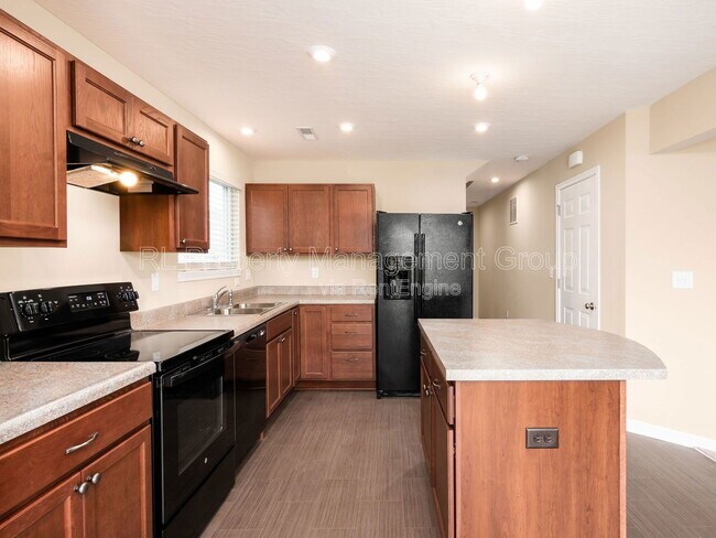 Building Photo - 7449 Sugarbark Dr