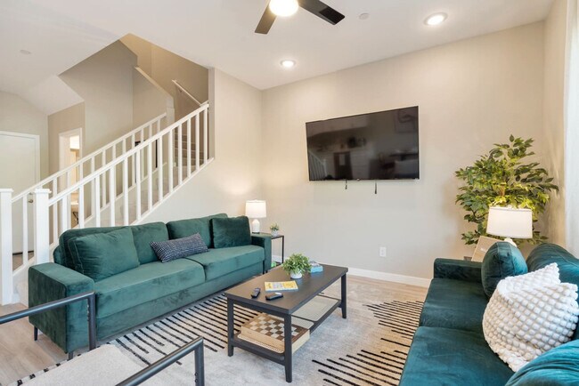 Building Photo - 16601 N Parkview Pl