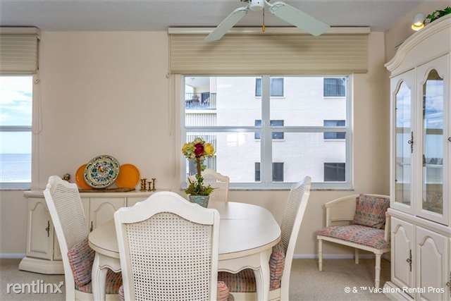 Foto del edificio - 2560 Estero Blvd