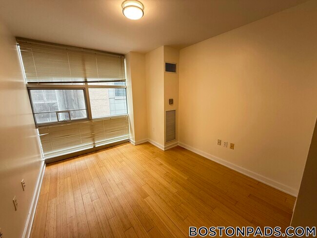 Building Photo - 40 Boylston St