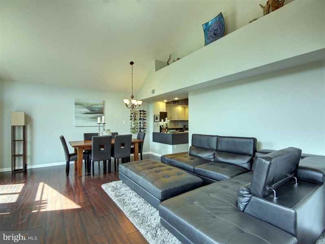 Building Photo - 1009 Cherrington Dr