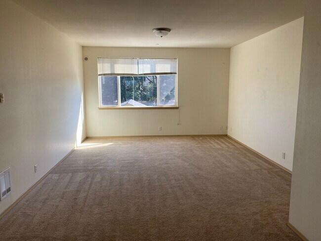 Living Room - 3110 S 43rd St
