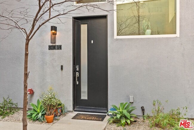 Foto del edificio - 3034 1/4 N Coolidge Ave