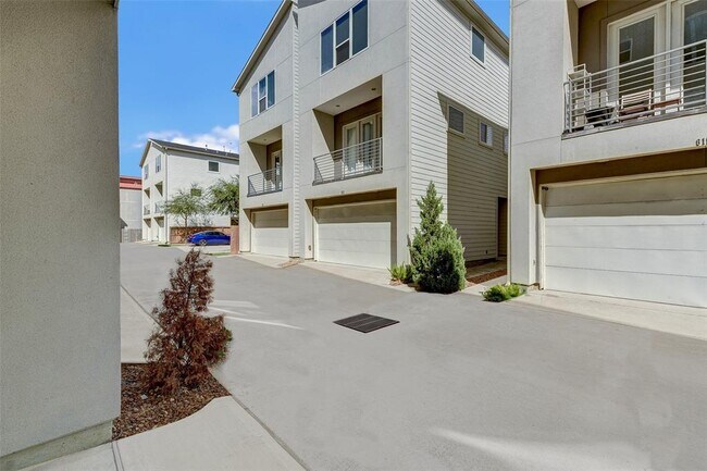 Foto del edificio - 611 Bayou St