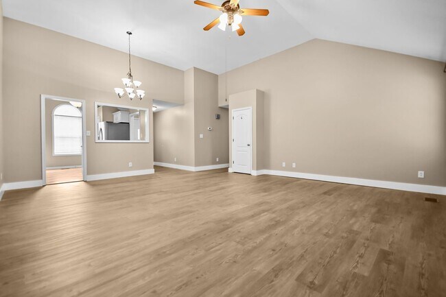 Building Photo - Pet Friendly Three Bedroom!