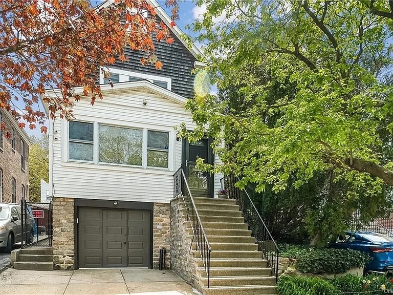 Primary Photo - 350 E 235th St