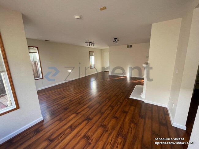 Foto del edificio - 291 Fairmeadow Way