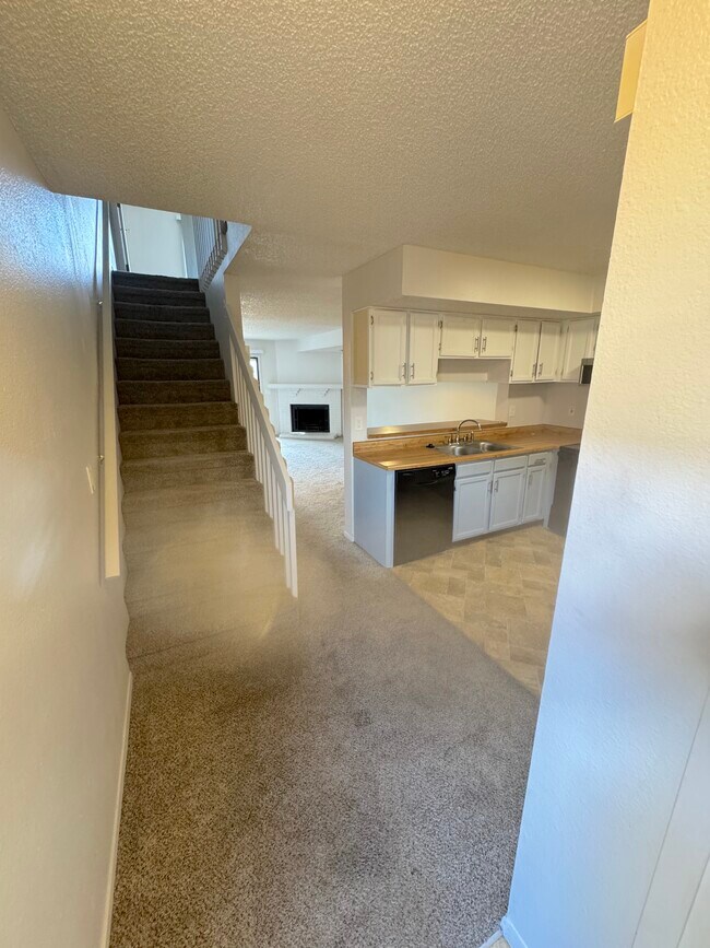 Entry area - 7524 Banner Ct Townhome