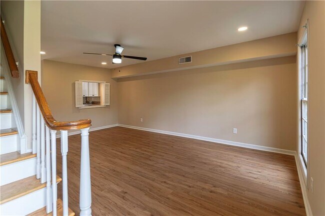 Building Photo - 3087 Colonial Way