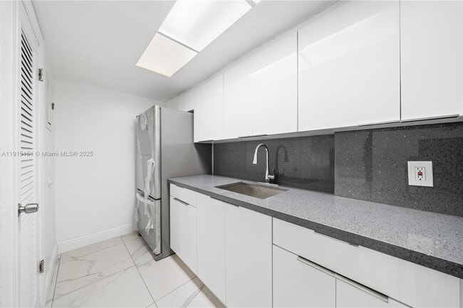 Building Photo - 2301 NE 170th St