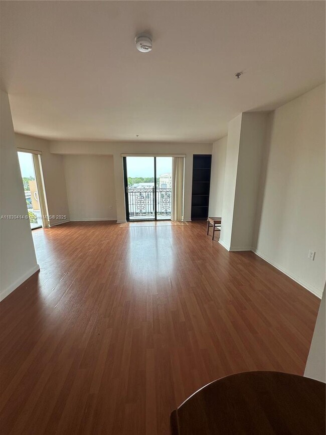 Foto del edificio - 5729 SW 72nd Ave