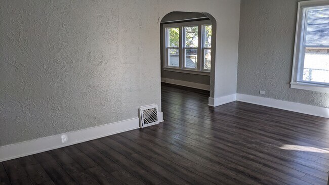 Foto del edificio - Three Bedroom House in Kalamazoo