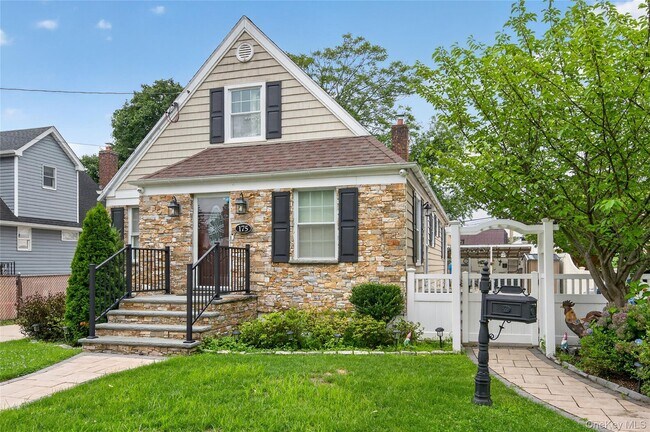 Building Photo - 175 Wardwell Rd