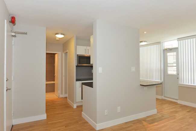 Building Photo - 95 Jameson Ave
