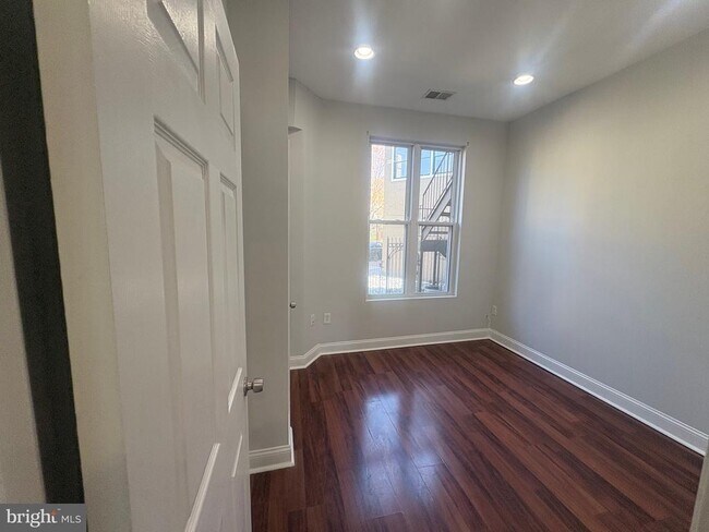Foto del edificio - 543 Florida Ave NW