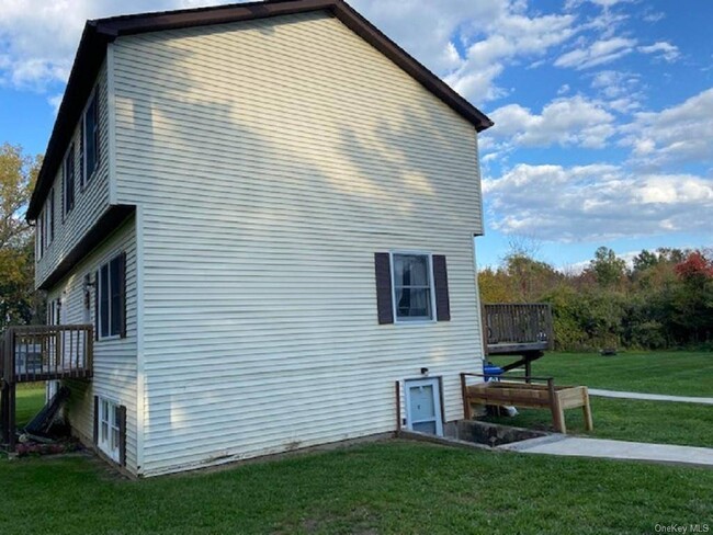 Building Photo - 611 Sand Hill Rd