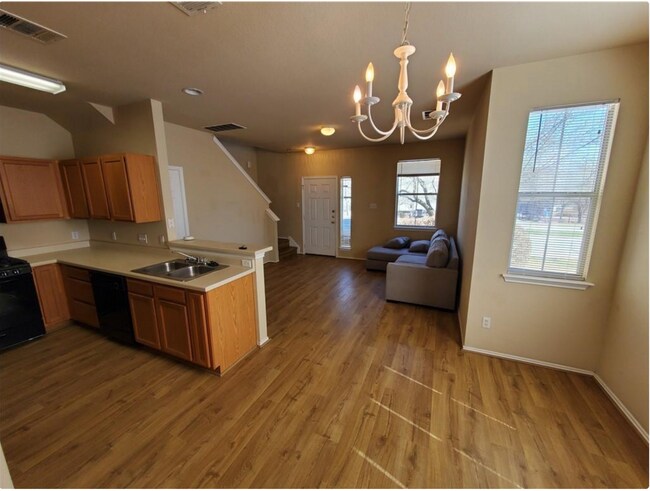 Foto del edificio - 13720 Harris Ridge Blvd