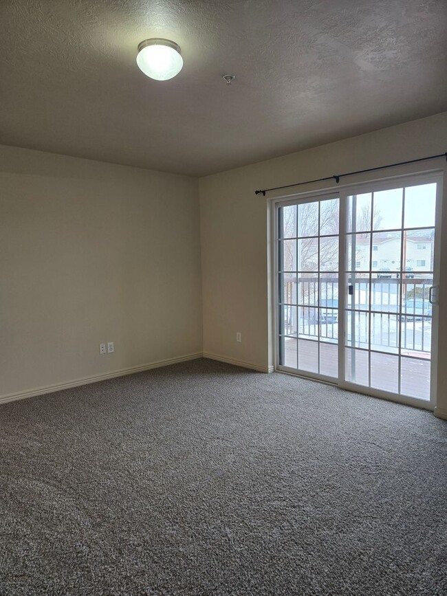 Building Photo - 2 WEEKS FREE RENT -Newly Remodeled 3bedroo...