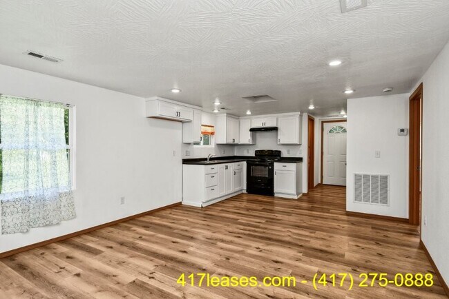 Foto del edificio - 2518 N Weller Ave