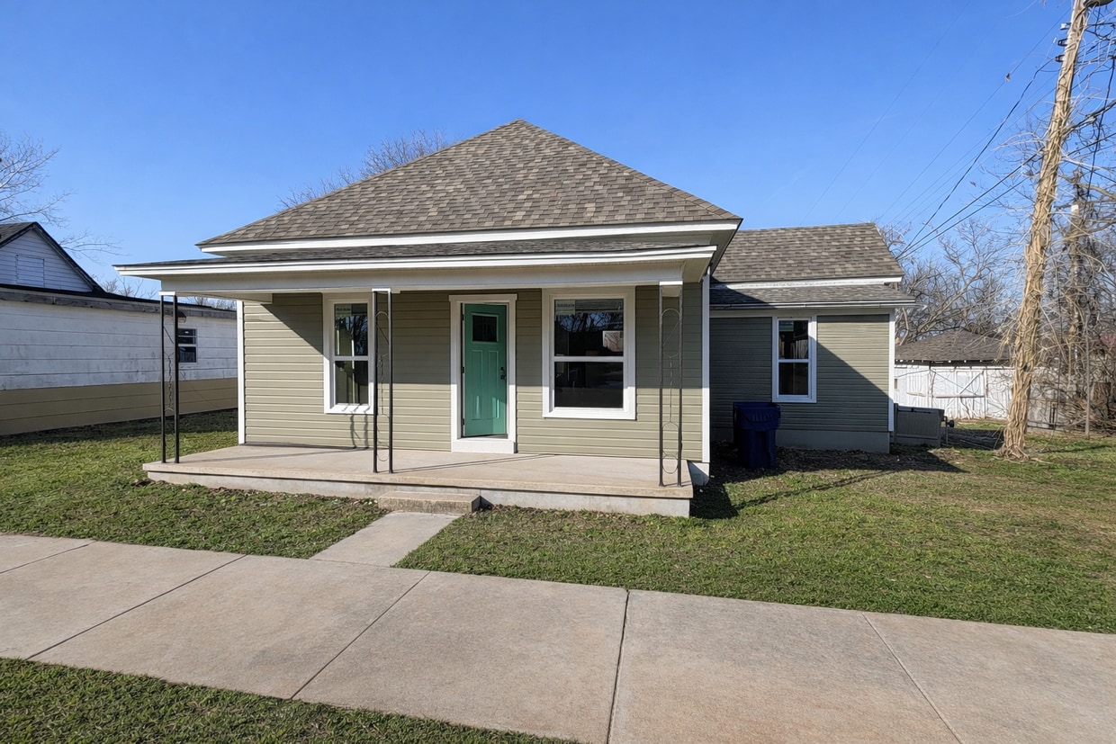 Photo - 215 S Maple St (Guthrie, OK)