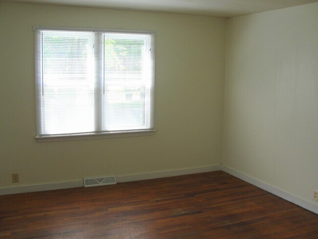 Living Room - 1708 N Cedar St