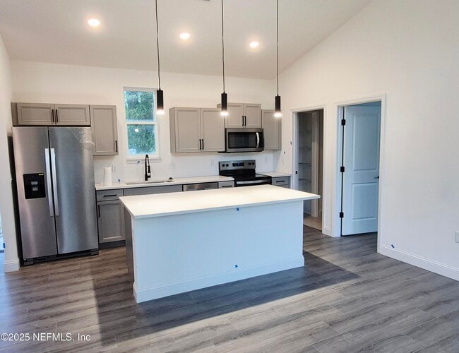 Building Photo - 225 Gardenia Ave