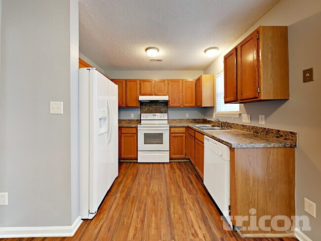 Foto del edificio - 1709 Jeffrey Bryan Dr