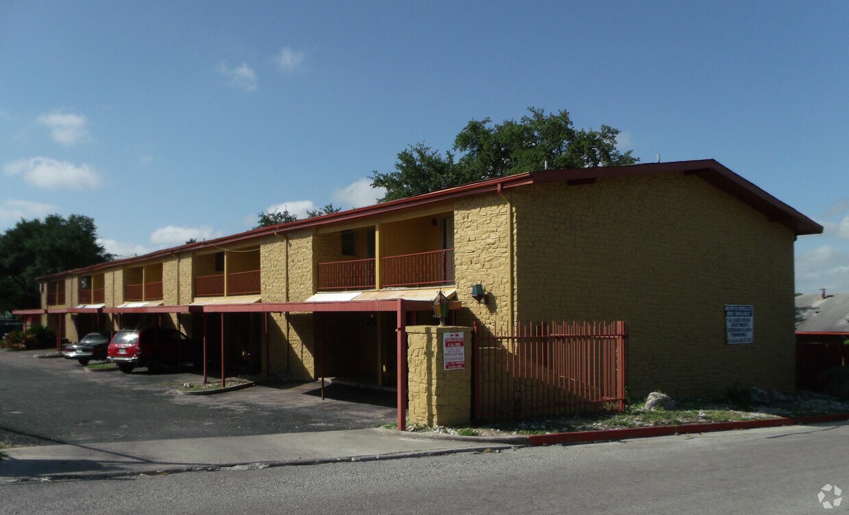Primary Photo - 112 Siesta Ln