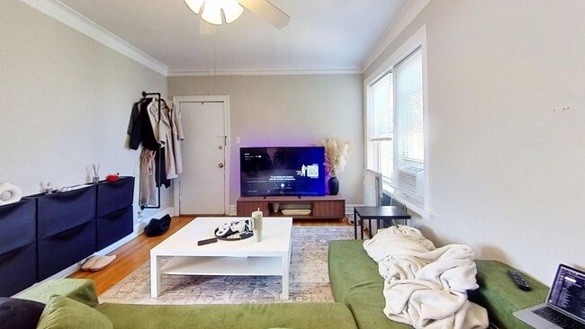 Building Photo - Top Floor Portage Park One Bedroom include...