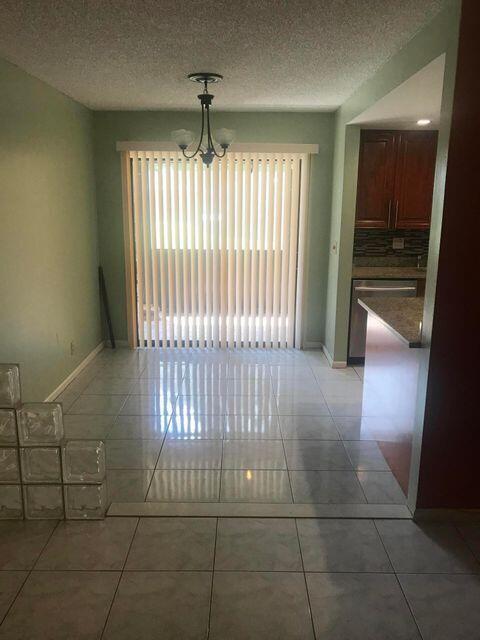 Building Photo - 4725 Oak Terrace Dr