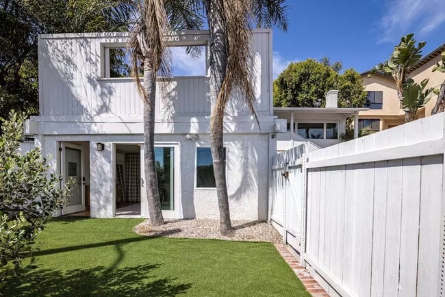 Building Photo - The Costa Beach Bungalow - Entire guesthouse in Malibu, California, United States